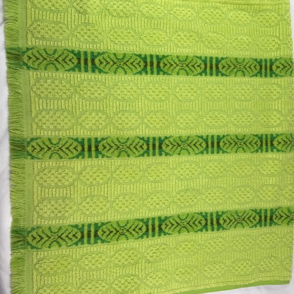 Vintage Utica by JP Stevens Lime Green Fringed Bath Towel Jacquard Made in USA
